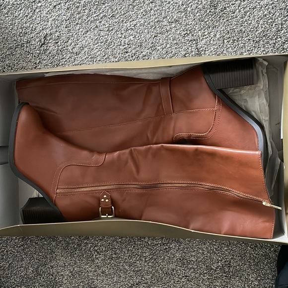 Beautiful boots only used once maybe - Picture 2 of 8